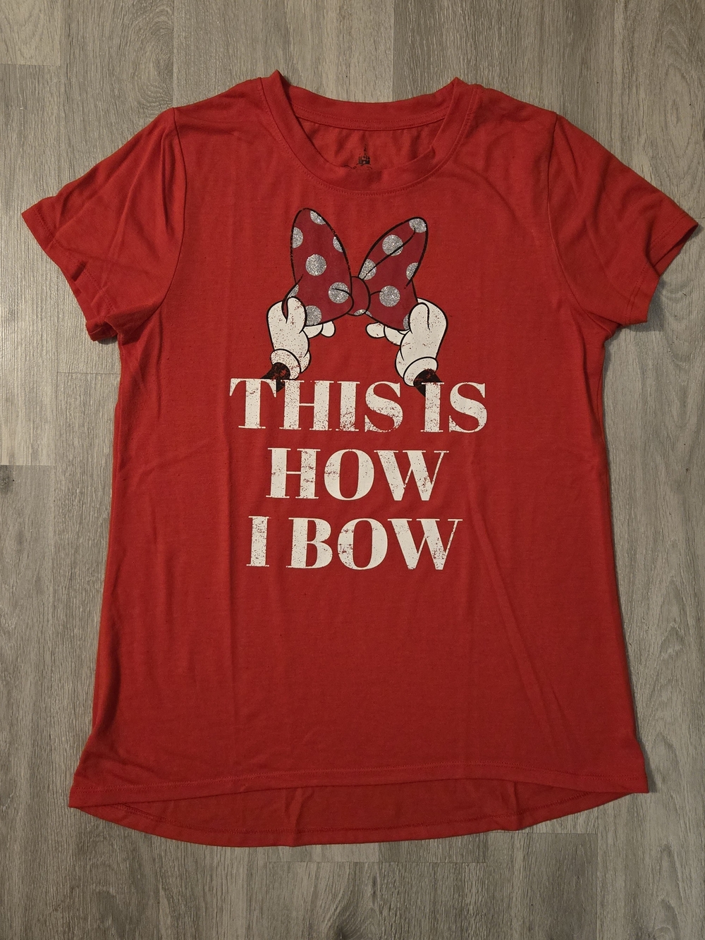 Minnir Mousr "This Is How I Bow" Red Top